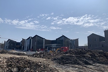 向建黨100年獻禮項目南湖湖濱（嘉絹印象、鴛湖里弄、南湖書院、南堰新景），經(jīng)與工地積極努力配合1000多臺配電箱在100天內(nèi)基本完成交付。